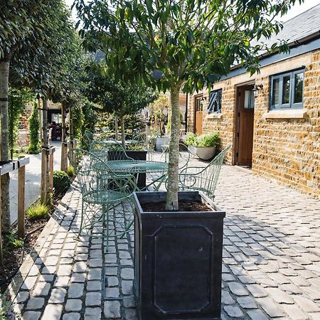 The George Inn Barford St Michael Extérieur photo The courtyard at The Old Post Office