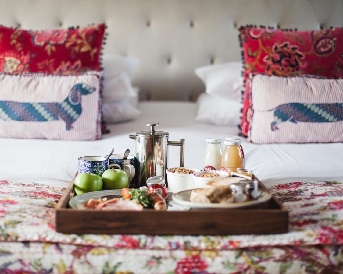The George Inn Barford St Michael Extérieur photo Breakfast in bed