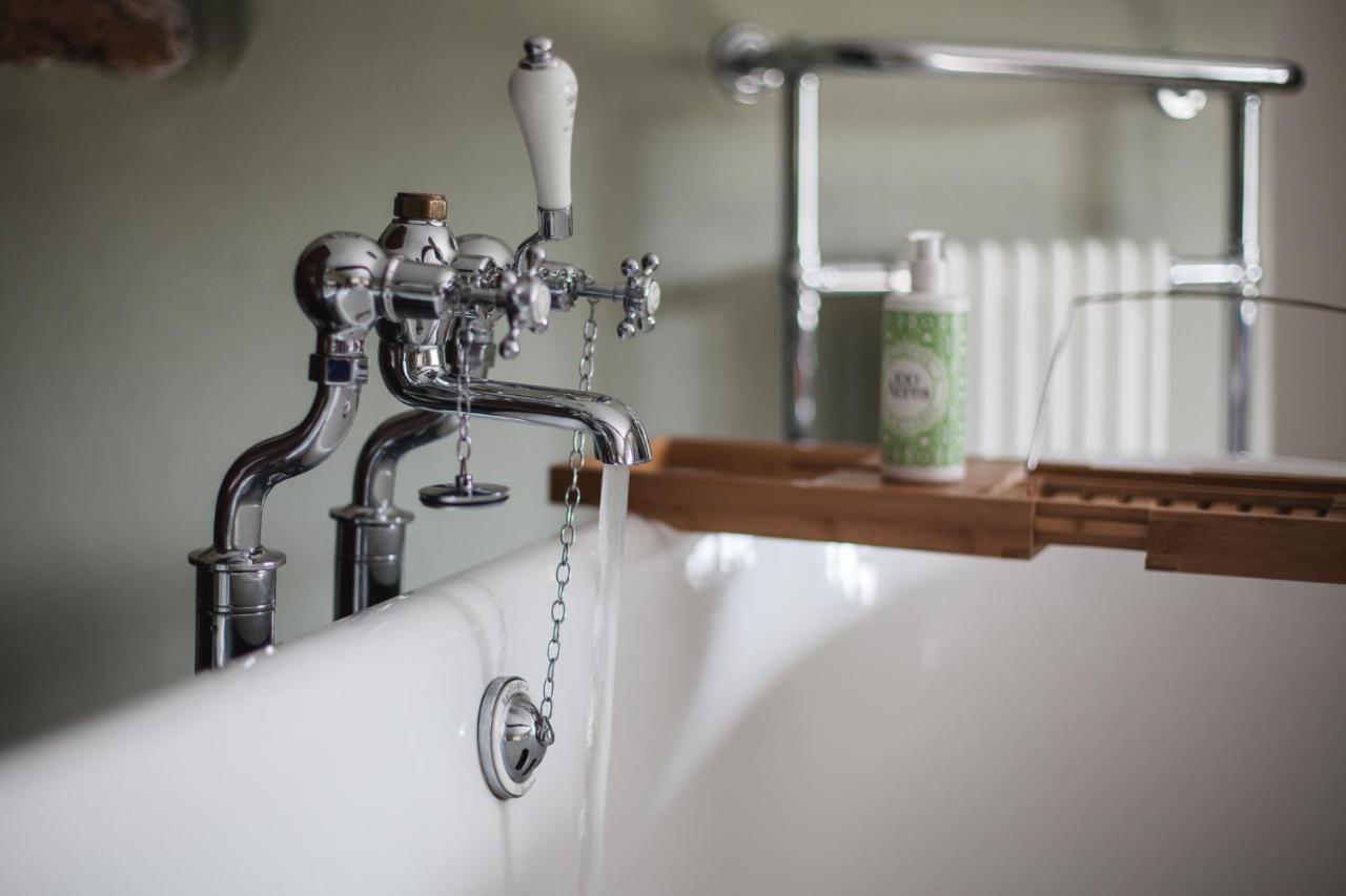 The George Inn Barford St Michael Extérieur photo A bath tap