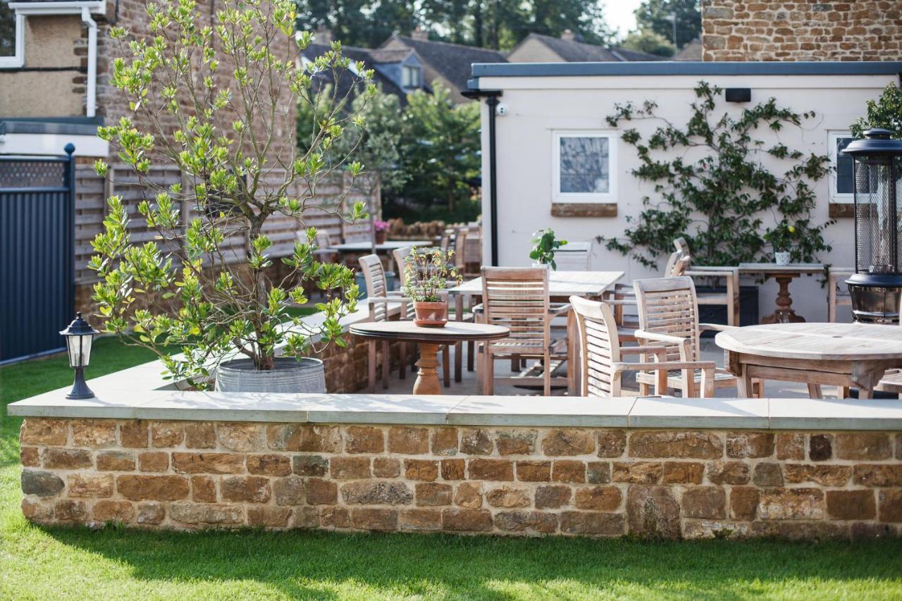 The George Inn Barford St Michael Extérieur photo The pub's garden