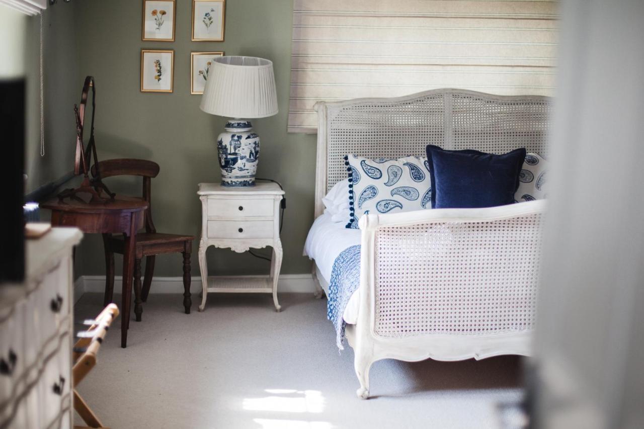 The George Inn Barford St Michael Extérieur photo A bedroom