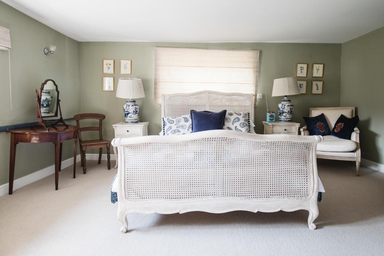 The George Inn Barford St Michael Extérieur photo A bedroom
