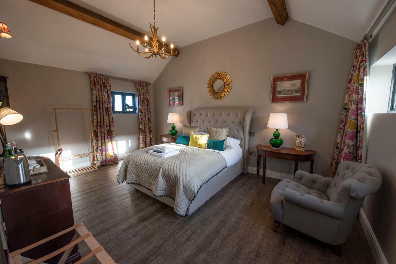 The George Inn Barford St Michael Extérieur photo The bedroom at The Old School House