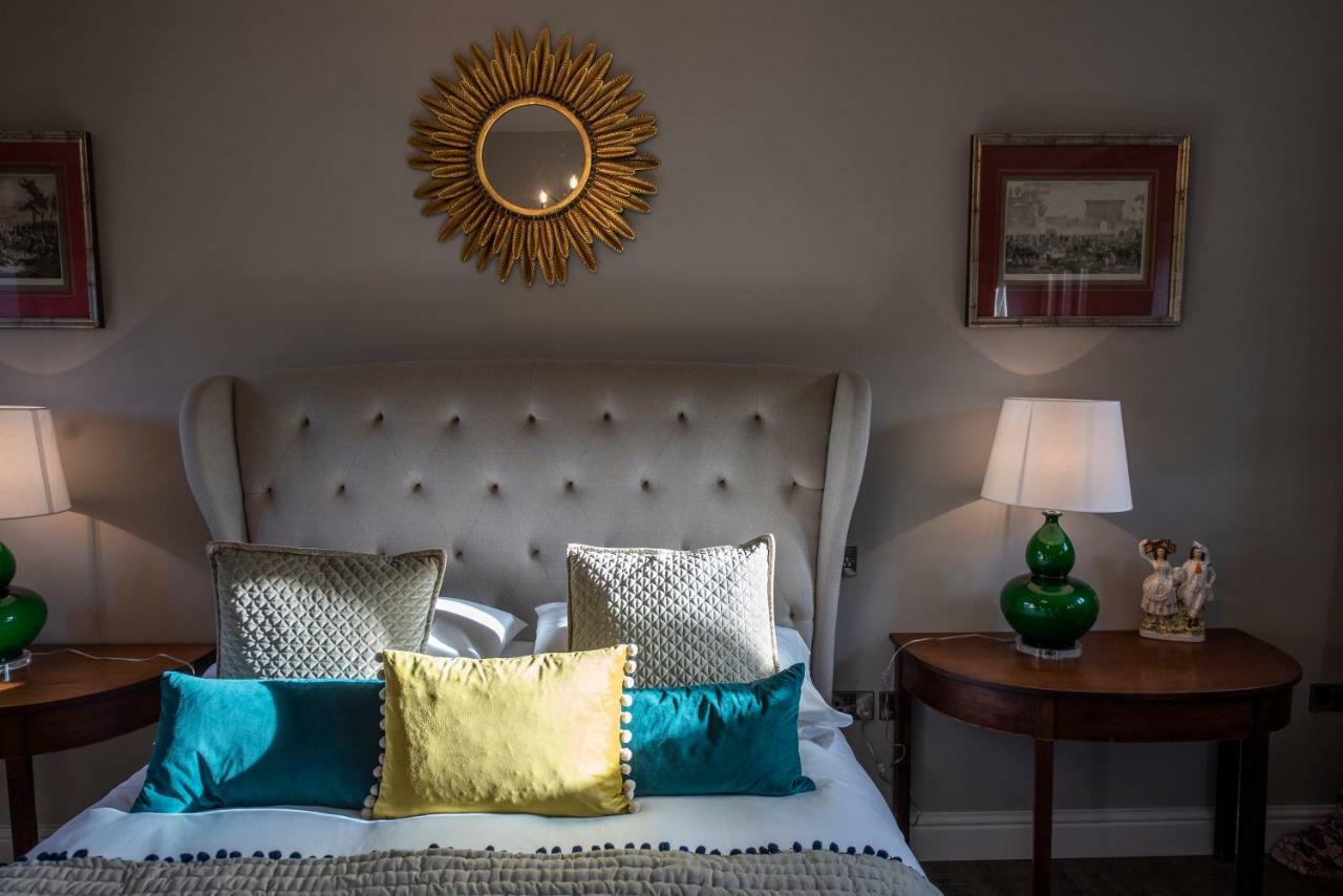 The George Inn Barford St Michael Extérieur photo A bedroom at The Old Vicarage