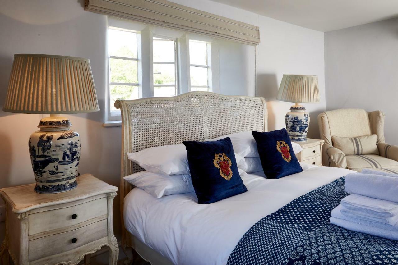 The George Inn Barford St Michael Extérieur photo The bedroom at The Old Post Office