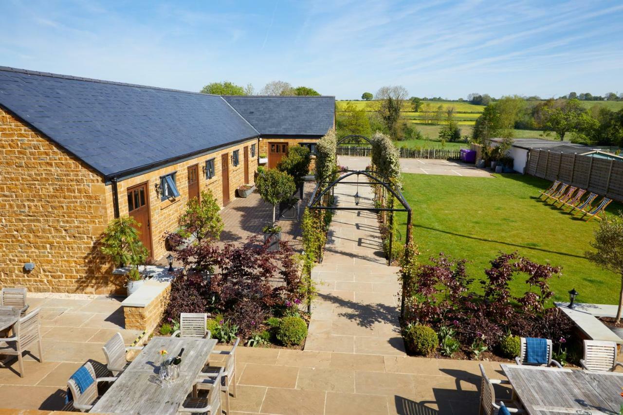 The George Inn Barford St Michael Extérieur photo The courtyard at the Old Stables